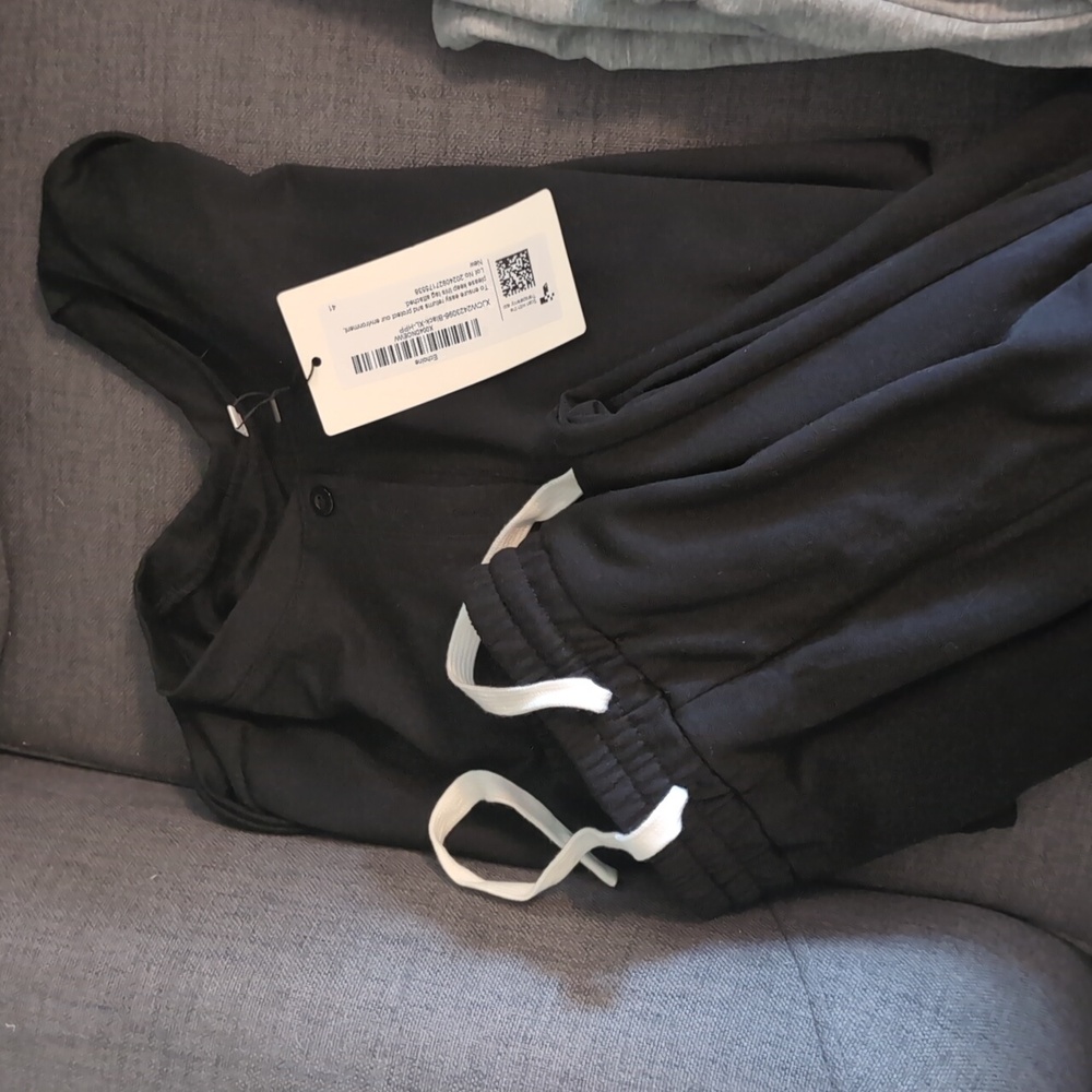 Set Of 2 Women's Pajama Or Travel Wear Matching Sets. - Picture 4 of 5